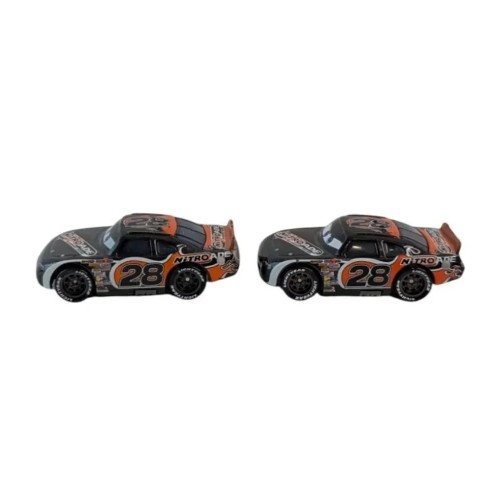 Disney Pixar‎ Cars Nitroade #28 Aiken Axler Race Cars w/Pit Crew Pitty